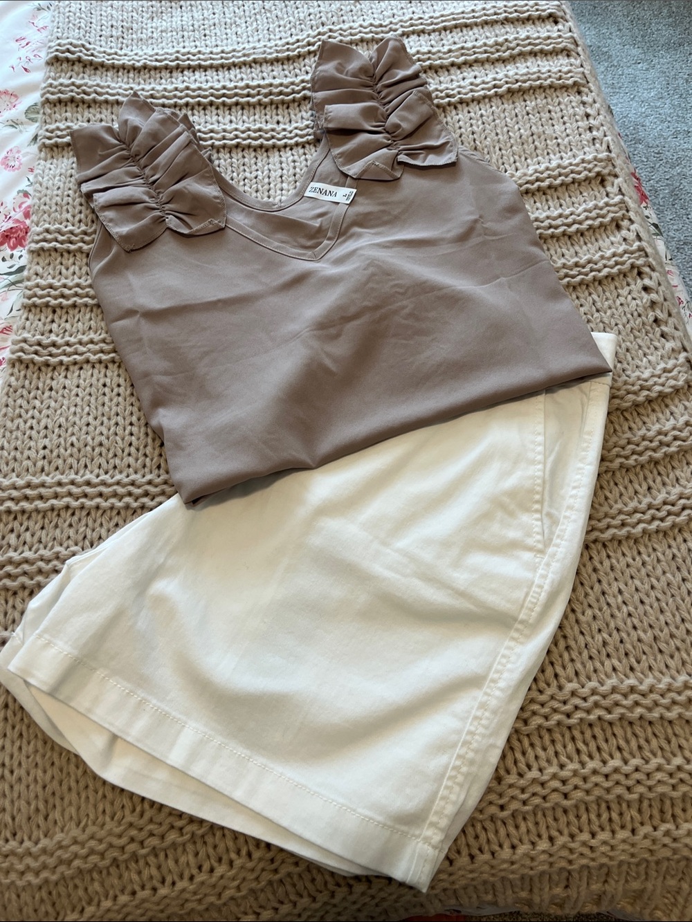 Zenna Tan Top (L)and Gloria Vanderbilt Shorts (12)